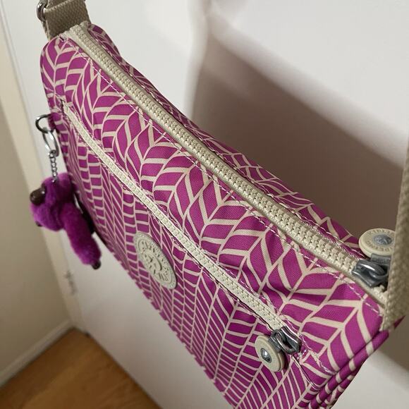 Kipling Purple fuchsia Callie crossbody chevron stripes zip bag with keychain - Picture 5 of 8